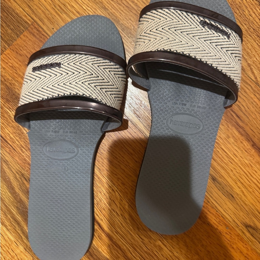 Havaianas brown and cream Sandals
